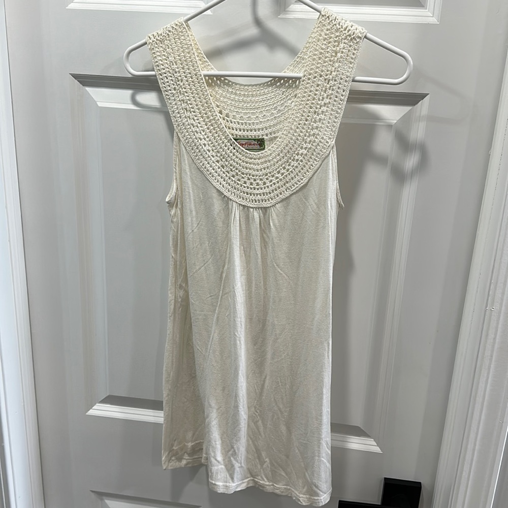 Flying Tomato Off-White Tank Top with Knitting-detailed Neckline.
